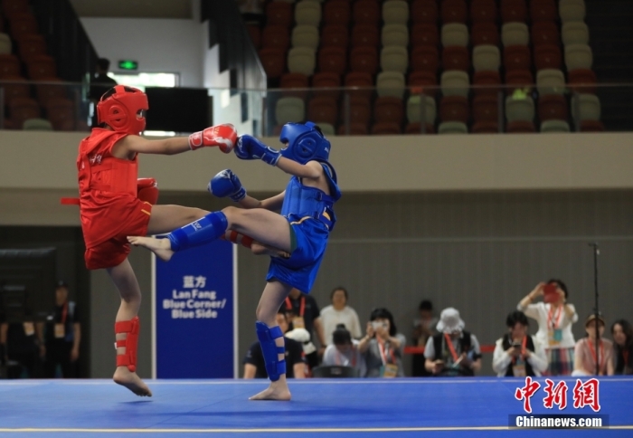 资料图为在城北体育馆，成都大运会测试赛(武术)吸引海外华媒代表。<a target='_blank' href='/'>中新社</a>记者 王磊 摄