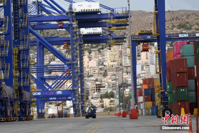 比雷埃夫斯港项目作为中国希腊共建“一带一路”合作的旗舰项目,受到社会各界广泛关注。 <a target='_blank' href='/'>中新社</a>记者李洋摄 比雷埃夫斯港项目作为中国希腊共建“一带一路”合作的旗舰项目,受到社会各界广泛关注。 <a target='_blank' href='/'>中新社</a>记者李洋摄