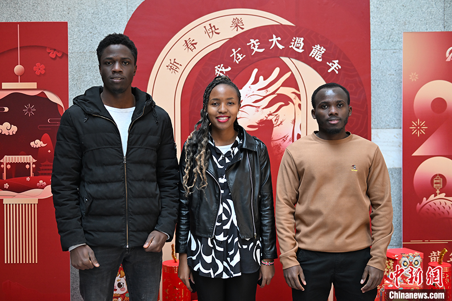 Representatives of Kenyan students and alumni at Beijing Jiaotong University Representatives of Kenyan students and alumni at Beijing Jiaotong University