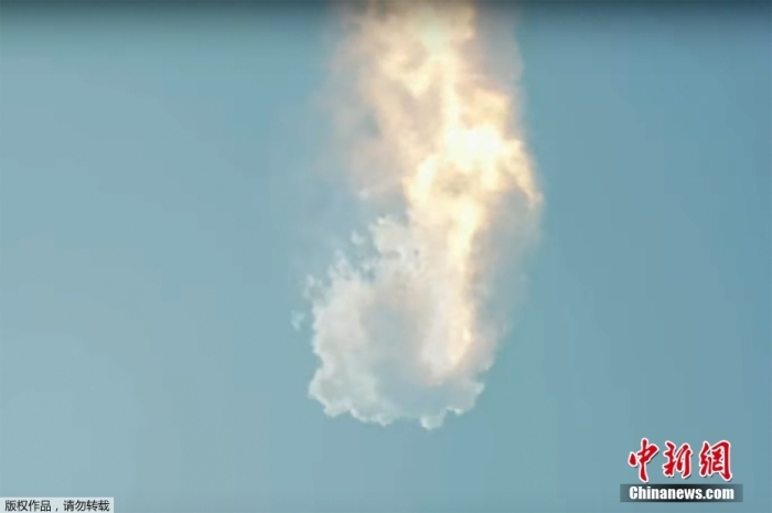 当地时间2023年4月20日，美国得克萨斯州，号称“史上最强火箭”的“星舰”(Starship)发射失败。“星舰”在空中失去控制，发生爆炸解体。图为发射现场。(视频截图)