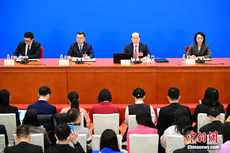 全国政协十四届三次会议新闻发布会举行
