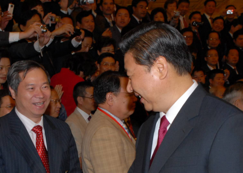 世界胡氏宗亲玉壶杰出代表先后受到几届党和国家领导人 习近平 胡耀邦 江泽民 胡锦涛 李先念 李鹏 朱镕基 温家宝 李瑞环等的亲切接见