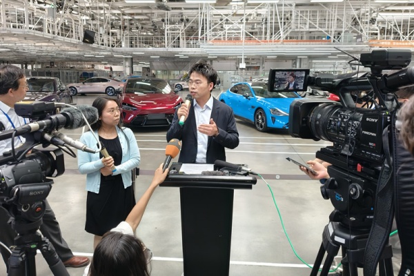 中外新闻社参加国务院新闻办北京采访系列活动——小米汽车超越国际品牌