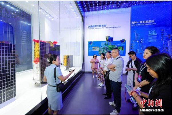 海内外媒体人探访文昌国际航天城：感受航天科技魅力 