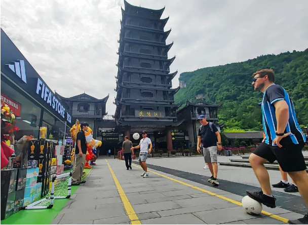 不止空调自由！外国人扎堆来华避暑，吸引力在哪？