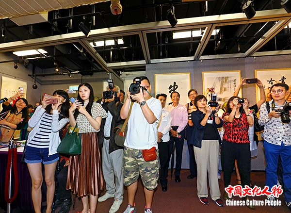 预祝港珠澳大桥竣工暨首届粤港澳大湾区全国书画名家邀请展在香港举行