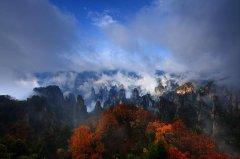 峰林之巅钢琴演奏 开启“黄龙音乐季”