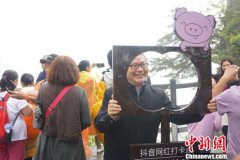 海外华媒走进恩施大峡谷