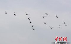 女飞行员也能翱翔蓝天