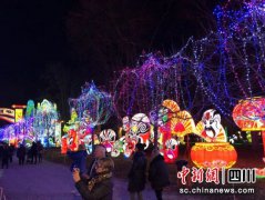 自贡彩灯点亮法国盖亚克