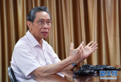 “侨界十杰”、中国侨联特聘专家钟南山被授予