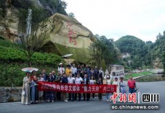 海外华文媒体点赞“穹窿地貌”旅游业发展