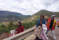 红拉山上的青海人和他的亲戚们