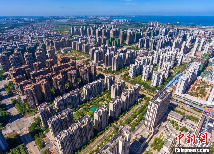 资料图: 航拍海口西海岸房地产项目。 骆云飞 摄 点击进入下一页